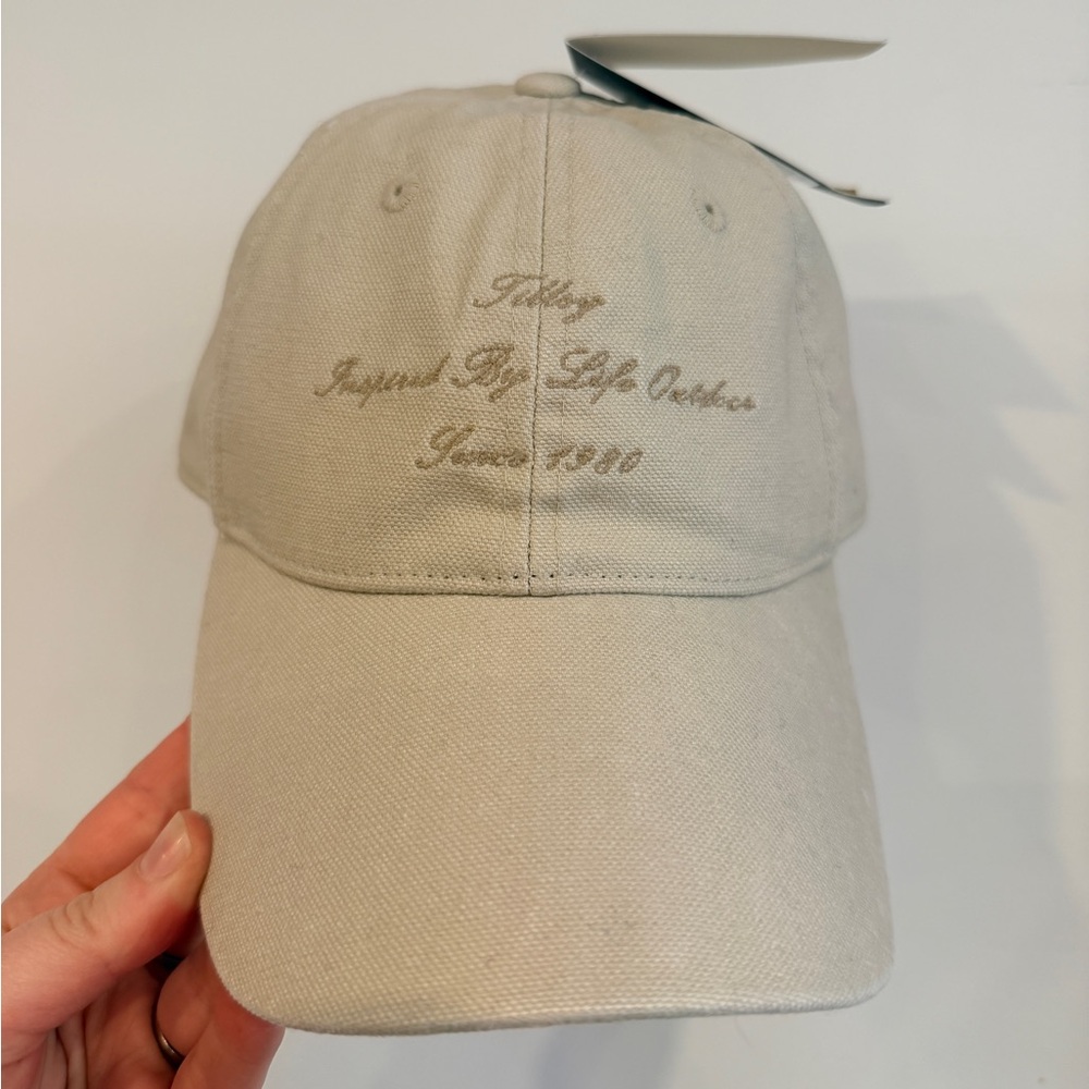 BNWT Tilley L/XL Wanderer ball cap in Stone